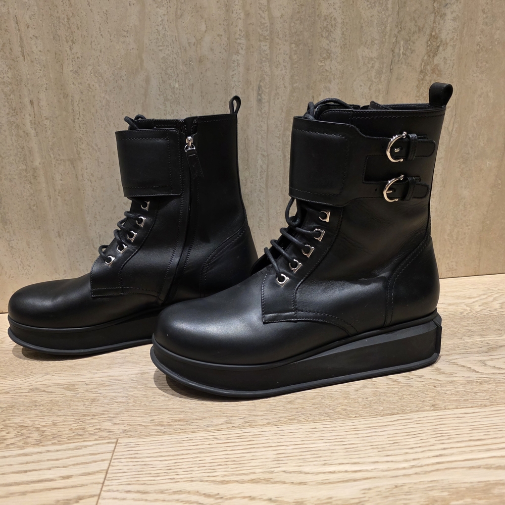 Salvatore Ferragamo Size 10 C Black Leather Women's Boots
